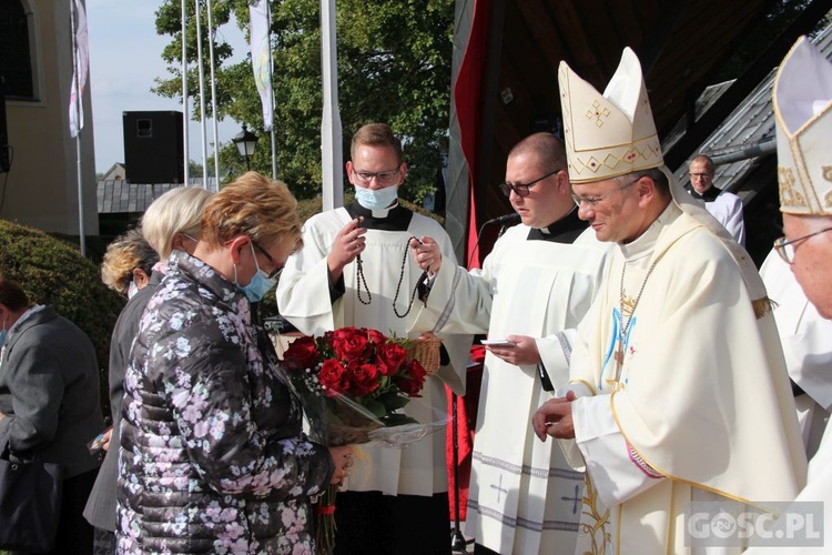 Odpust różańcowy i wręczenie diecezjalnych odznaczeń w Rokitnie