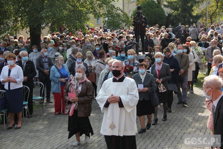 Odpust różańcowy i wręczenie diecezjalnych odznaczeń w Rokitnie