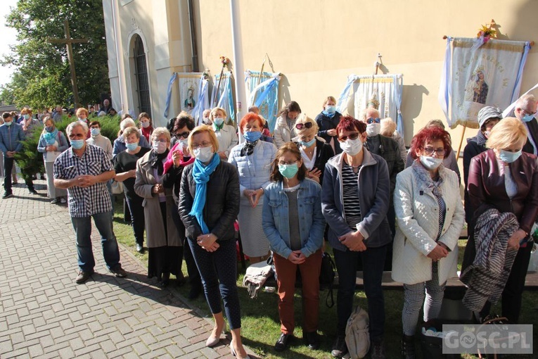 Odpust różańcowy i wręczenie diecezjalnych odznaczeń w Rokitnie
