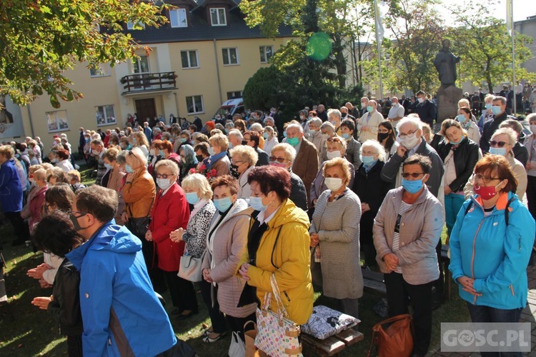 Odpust różańcowy i wręczenie diecezjalnych odznaczeń w Rokitnie