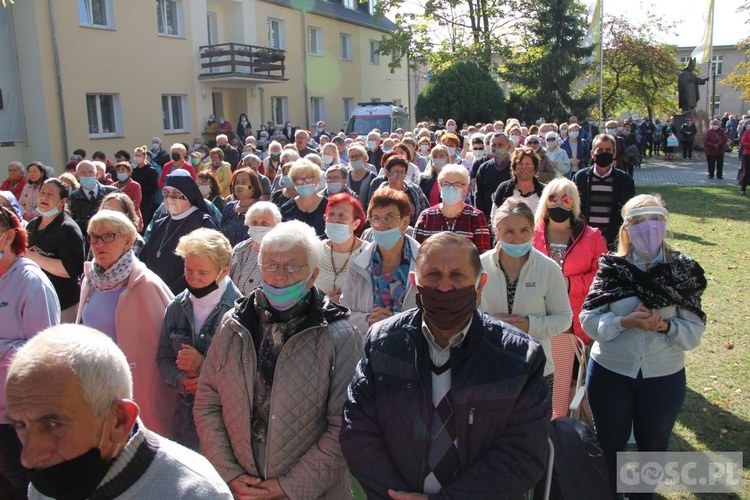 Odpust różańcowy i wręczenie diecezjalnych odznaczeń w Rokitnie