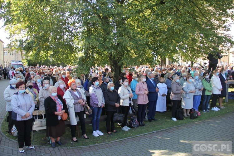 Odpust różańcowy i wręczenie diecezjalnych odznaczeń w Rokitnie