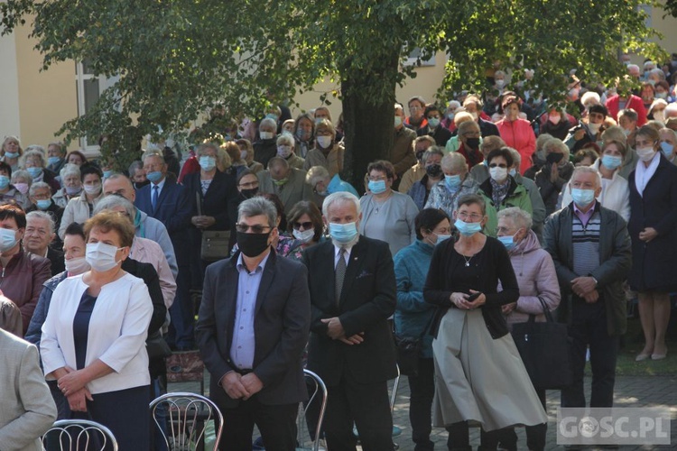 Odpust różańcowy i wręczenie diecezjalnych odznaczeń w Rokitnie