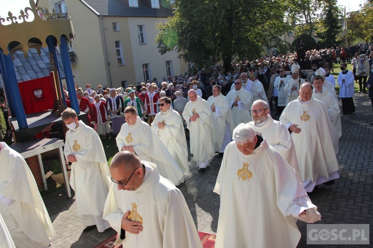 Odpust różańcowy i wręczenie diecezjalnych odznaczeń w Rokitnie