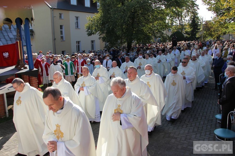 Odpust różańcowy i wręczenie diecezjalnych odznaczeń w Rokitnie