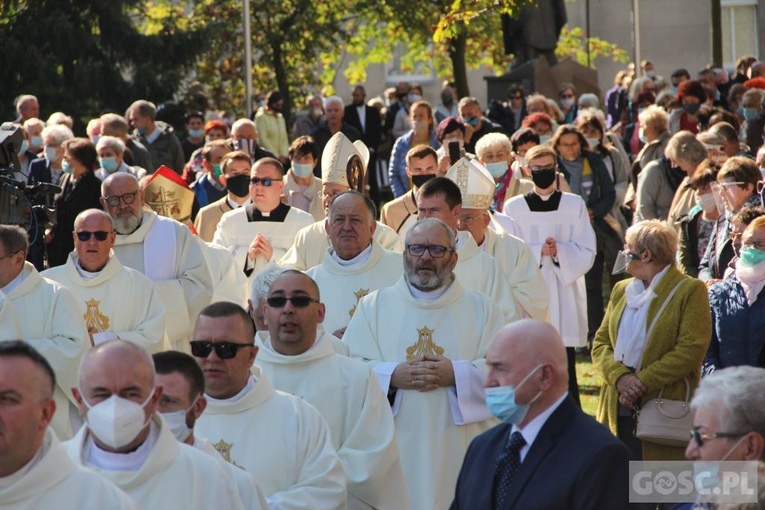 Odpust różańcowy i wręczenie diecezjalnych odznaczeń w Rokitnie