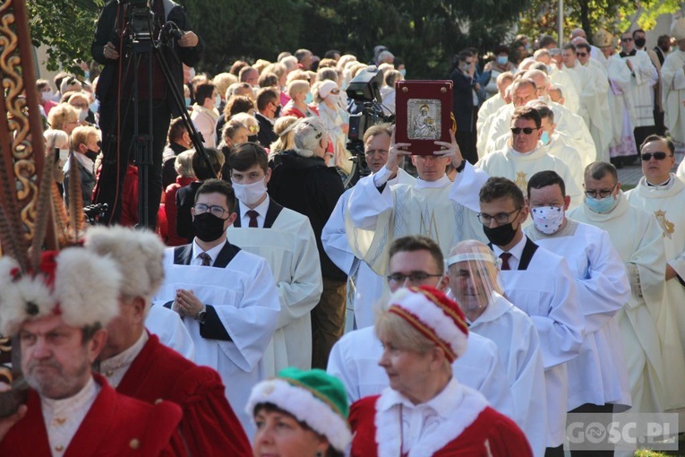 Odpust różańcowy i wręczenie diecezjalnych odznaczeń w Rokitnie