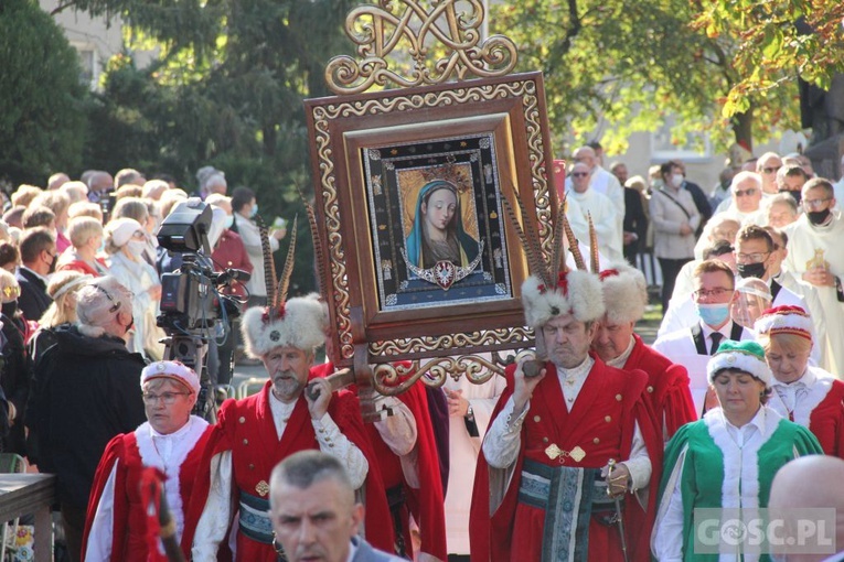 Odpust różańcowy i wręczenie diecezjalnych odznaczeń w Rokitnie