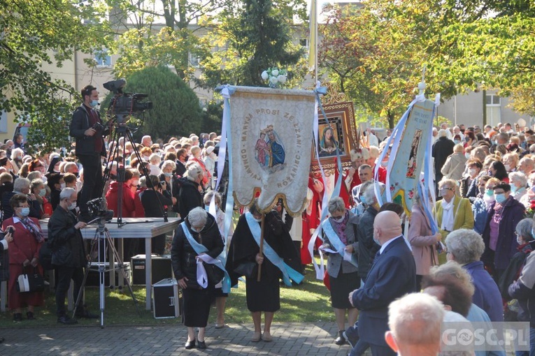 Odpust różańcowy i wręczenie diecezjalnych odznaczeń w Rokitnie