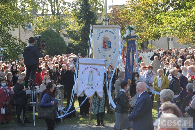 Odpust różańcowy i wręczenie diecezjalnych odznaczeń w Rokitnie