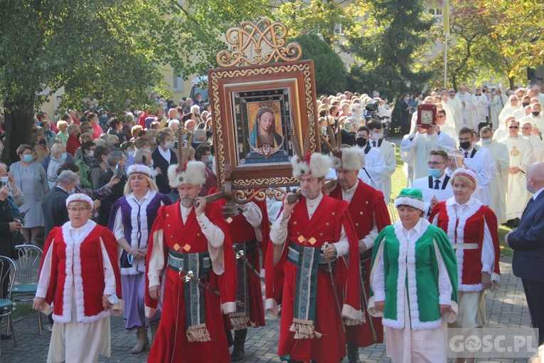 Odpust różańcowy i wręczenie diecezjalnych odznaczeń w Rokitnie
