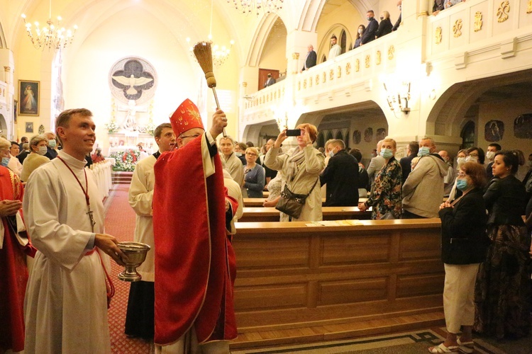 Bierzmowanie w parafii pw. NMP Królowej Polski na Klecinie