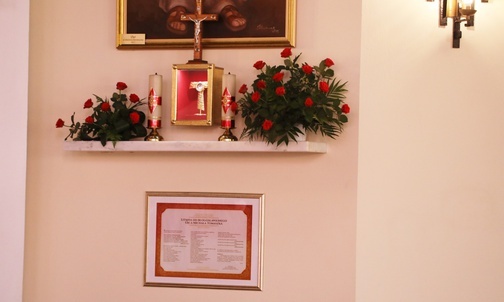 W łękawickiej świątyni czczone są relikwie błogosławionego rodaka, przy których mieszczona jest Litania do bł. o. Michała Tomaszka