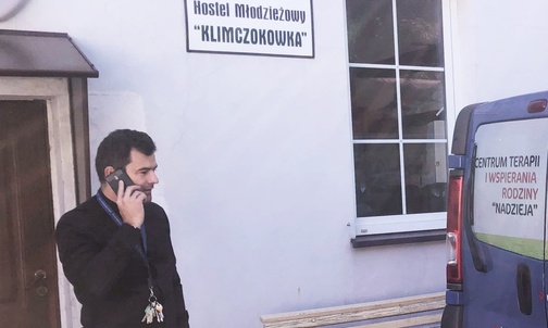 - Przed nami jeszcze remont sal w drugim budynku, gdzie planujemy utworzyć hostel i kawiarenkę - zapowiada ks. Kamil Kaczor.