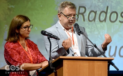 Monika i Marcin Gajdowie w czasie kongresowej konferencji.