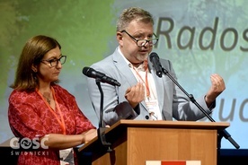 Monika i Marcin Gajdowie w czasie kongresowej konferencji.