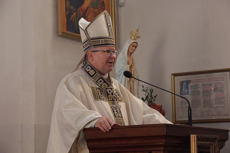 Bp Karol Kulczycki w swoich rodzinnych stronach - Msza św. w Czerninie