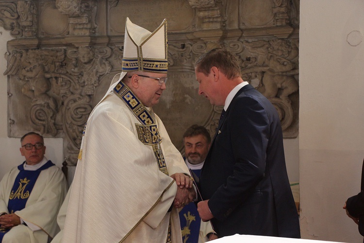 Bp Karol Kulczycki w swoich rodzinnych stronach - Msza św. w Czerninie