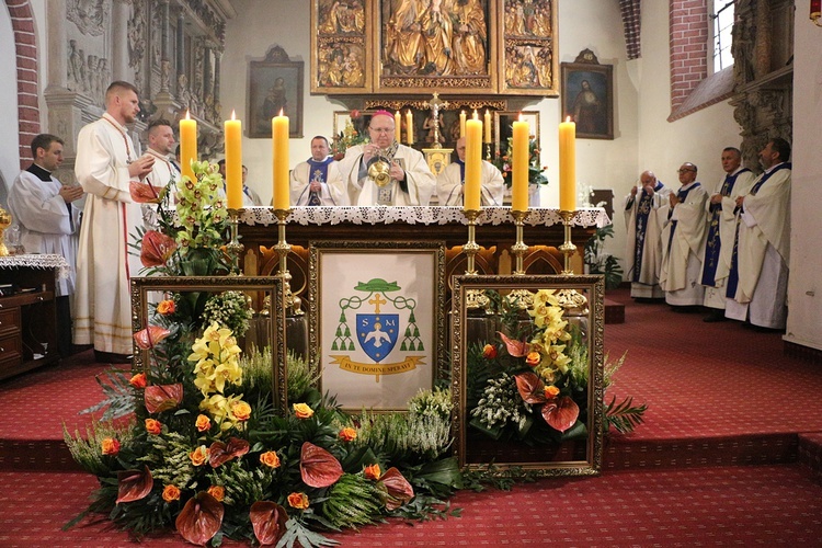 Bp Karol Kulczycki w swoich rodzinnych stronach - Msza św. w Czerninie