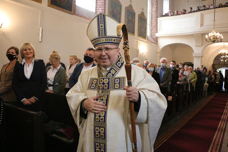 Bp Karol Kulczycki w swoich rodzinnych stronach - Msza św. w Czerninie