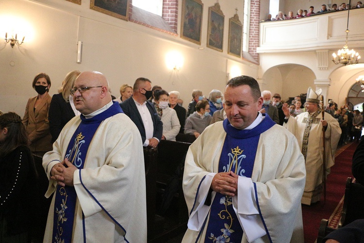 Bp Karol Kulczycki w swoich rodzinnych stronach - Msza św. w Czerninie