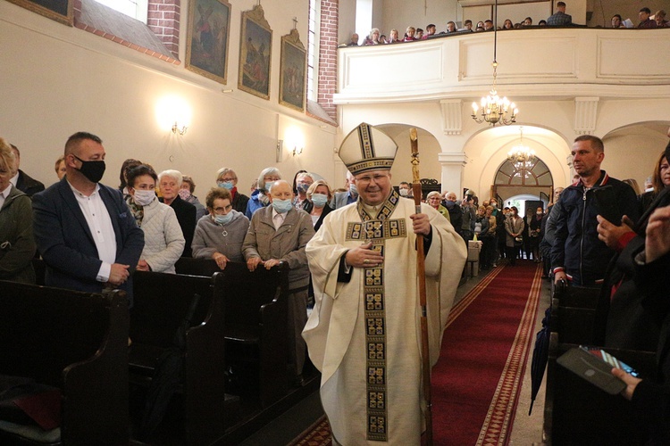 Bp Karol Kulczycki w swoich rodzinnych stronach - Msza św. w Czerninie