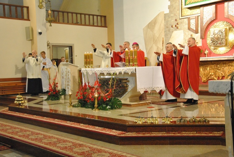 Bierzmowanie i wizytacja w Szymbarku