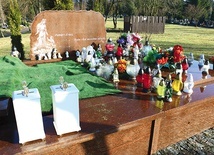 Zbiorowy grób dzieci utraconych na cmentarzu Dębica w Elblągu. 