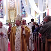 Na zakończenie Eucharystii australijski hierarcha z Polski pobłogosławił zebranych w świątyni.