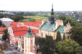 ▲	Widok na kościół seminaryjny i budynki uczelni.