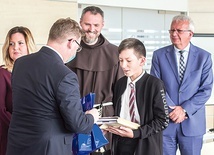 ▲	W 8. edycji wzięło udział blisko 3 tys. uczniów, do finału dostało się 70. 