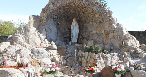 Matka Boża z Lourdes i Stygmaty św. Franciszka z Asyżu