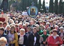 Co roku w Domaniewicach gromadzą się Koła Żywego Różańca z diecezji. 