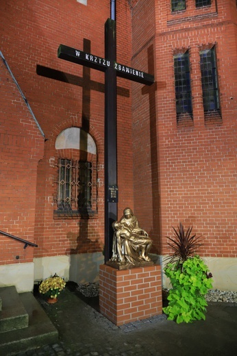 Odsłonięcie wystawy i poświecenie figury w sanktuarium w Obornikach Śląskich