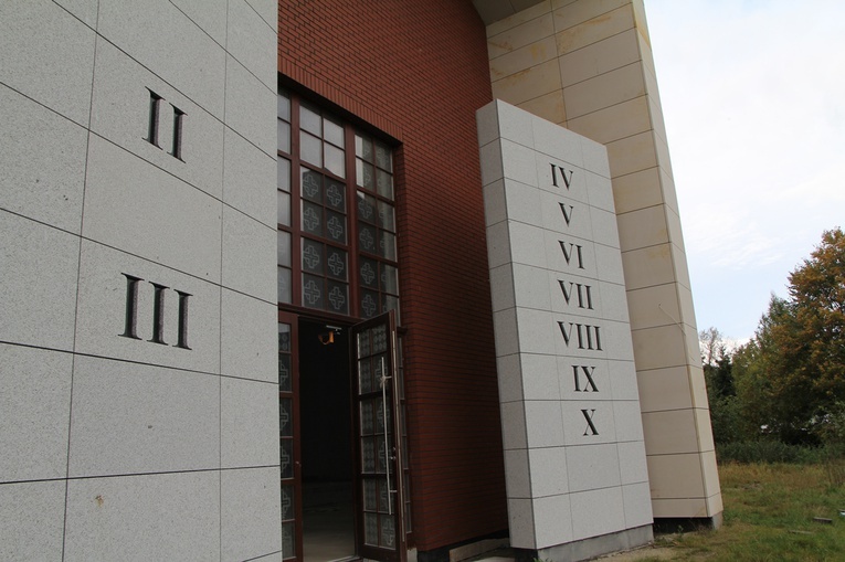 Kościół pw. NMP Bolesnej we Wrocławiu-Strachocinie - trwają ostatnie prace