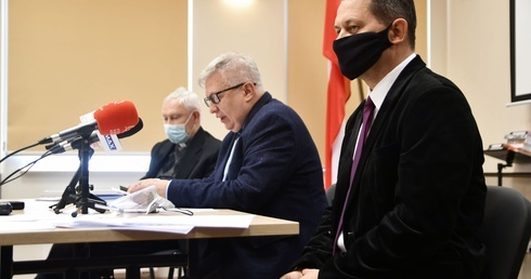 Dla kogo ten honor? Inicjatywa społeczna na rzecz Gabrieli i Andrzeja Cwojdzińskich