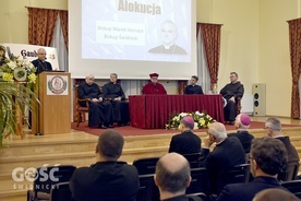 Bp Marek Mendyk w czasie alokucji kończącej spotkanie.