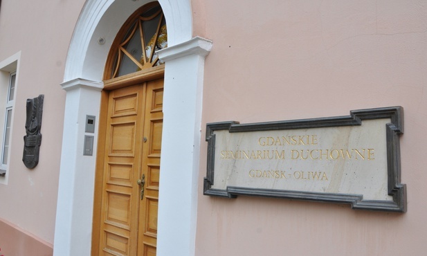 Wejście główne do Gdańskiego Seminarium Duchownego.