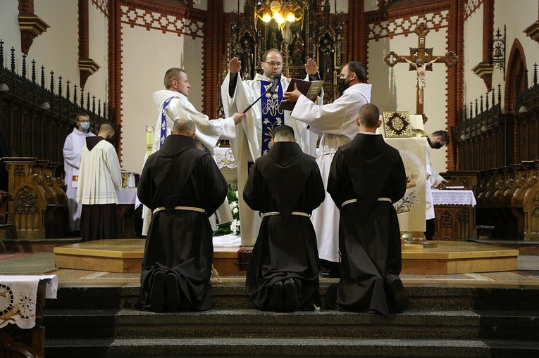 Śluby wieczyste braci franciszkanów na wrocławskich Karłowicach
