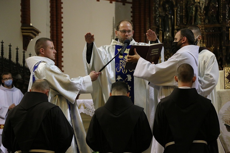 Śluby wieczyste braci franciszkanów na wrocławskich Karłowicach