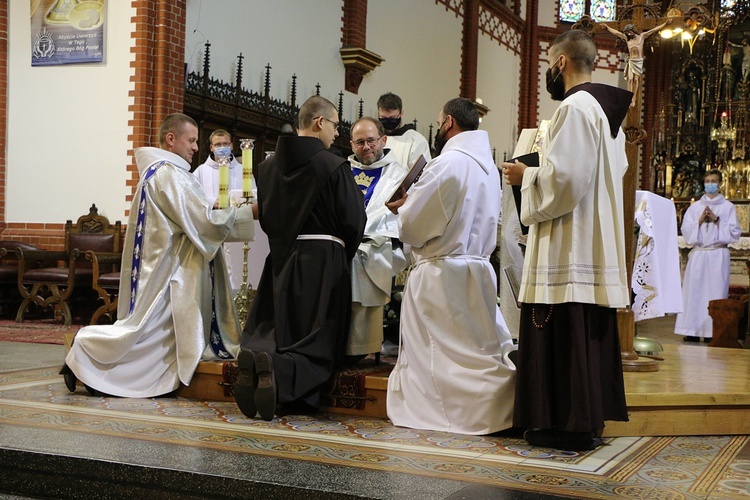 Śluby wieczyste braci franciszkanów na wrocławskich Karłowicach