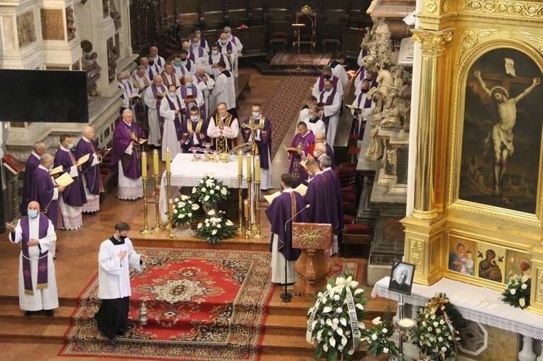 Tarnów. Pogrzeb śp. ks. prał. Adama Nowaka