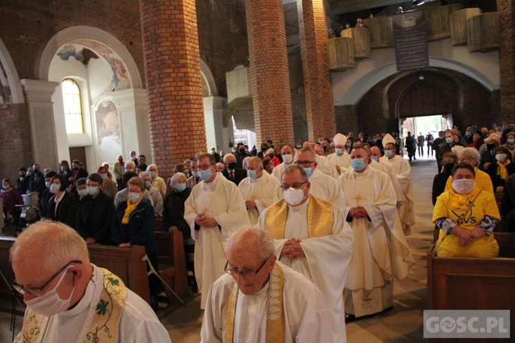 Modlitwa w intencji śp. ks. Janusza Malskiego w głogowskiej kolegiacie