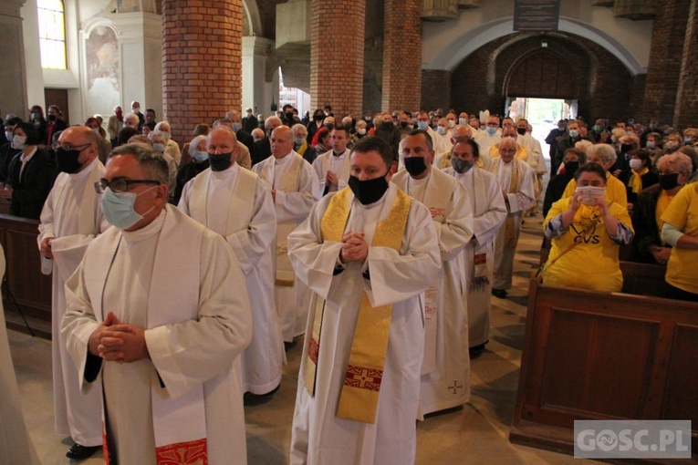 Modlitwa w intencji śp. ks. Janusza Malskiego w głogowskiej kolegiacie