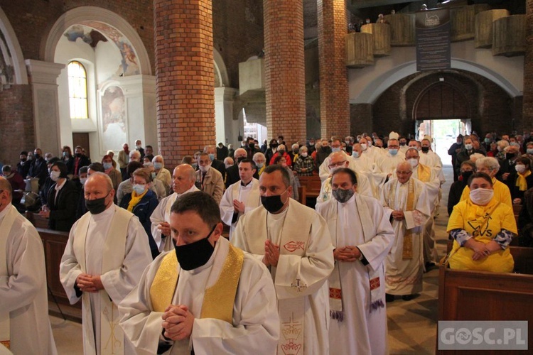 Modlitwa w intencji śp. ks. Janusza Malskiego w głogowskiej kolegiacie