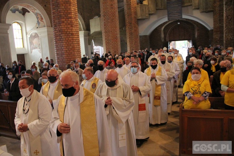 Modlitwa w intencji śp. ks. Janusza Malskiego w głogowskiej kolegiacie