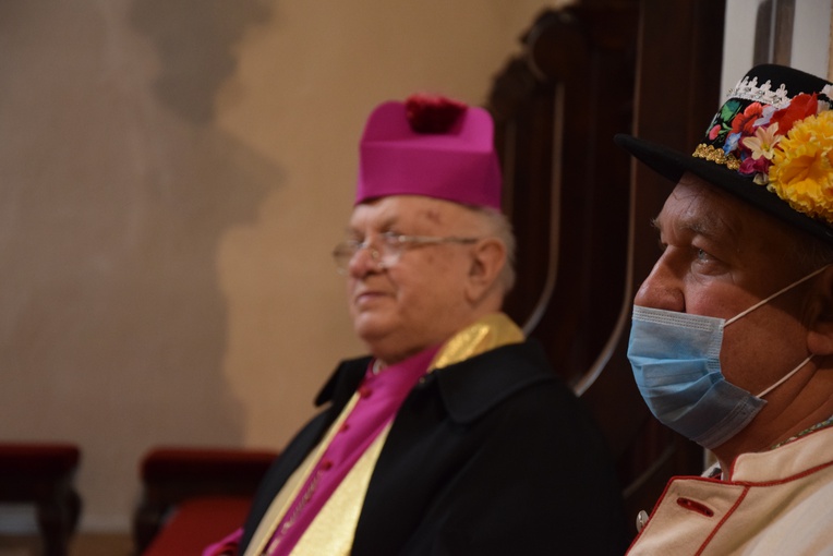 Pielgrzymka Kół Żywego Różańca do Domaniewic