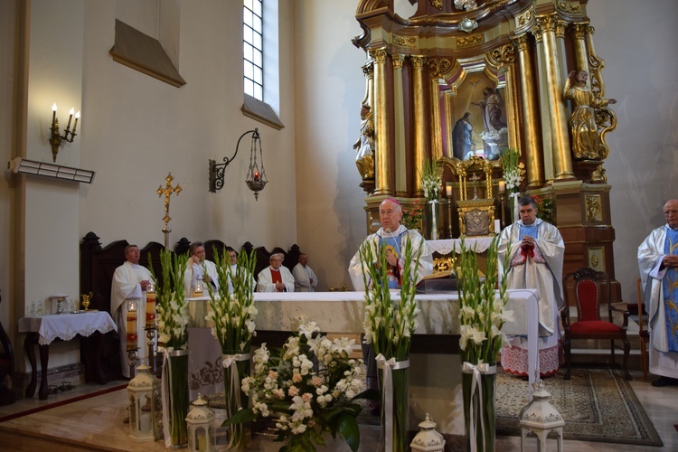 Pielgrzymka Kół Żywego Różańca do Domaniewic