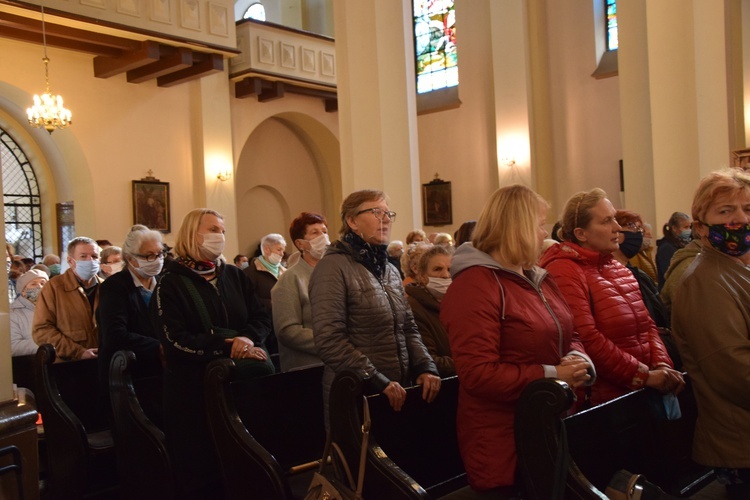 Pielgrzymka Kół Żywego Różańca do Domaniewic