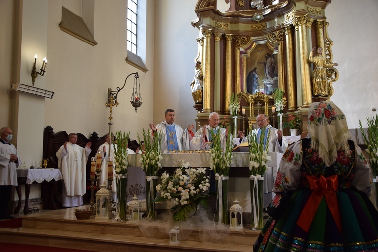 Pielgrzymka Kół Żywego Różańca do Domaniewic